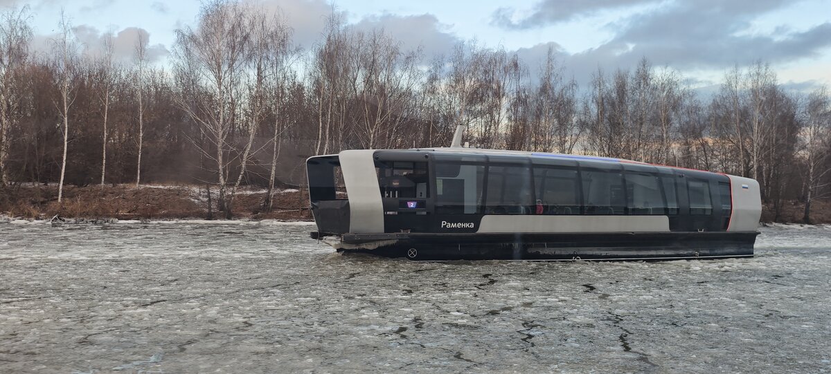 На речном трамвайчике от ЗИЛа до Печатников и обратно - <<< Наташа >>> На речном трамвайчике от ЗИЛа до Печатников и обратно - <<< Наташа >>>