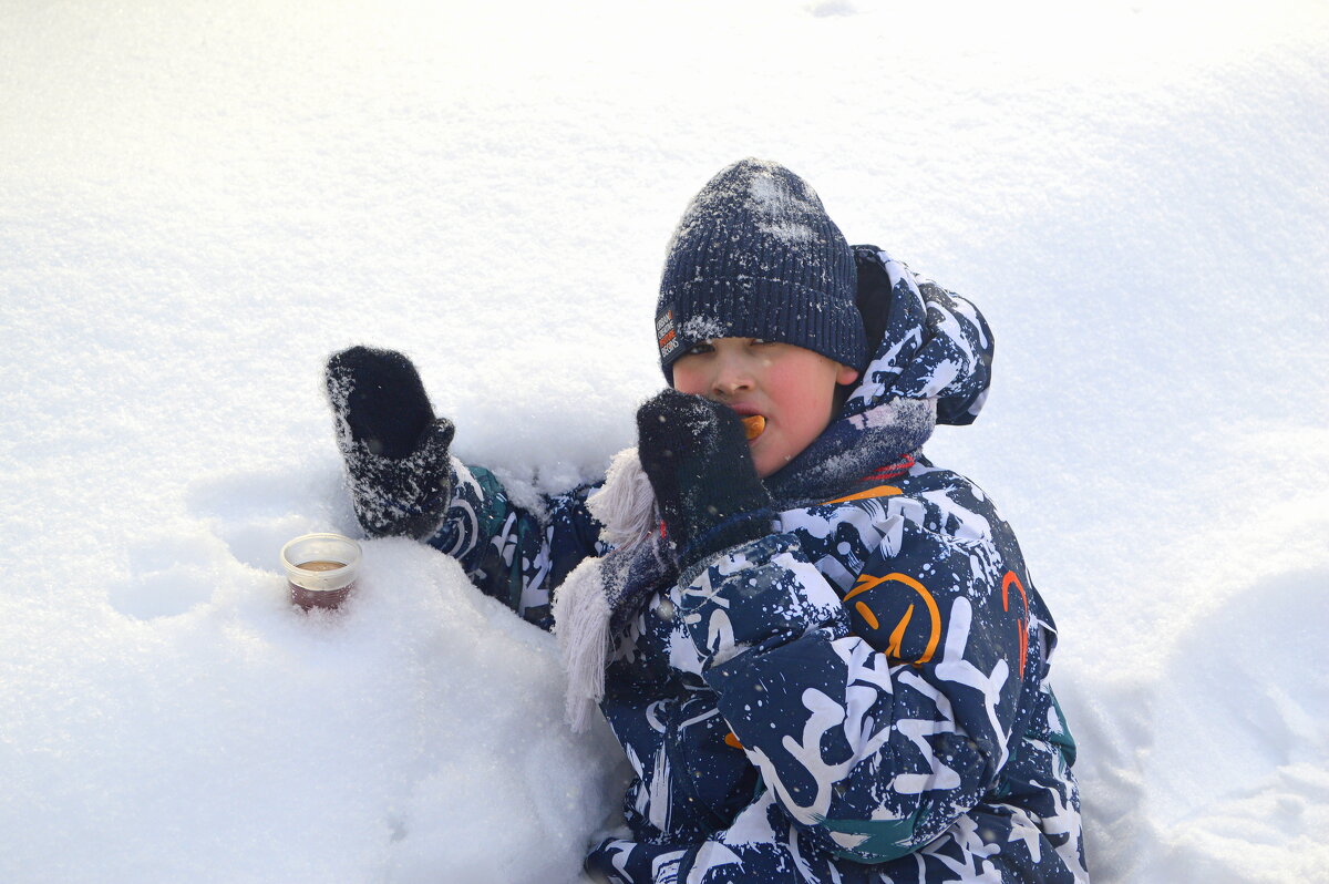 Пирожок со снегом и горячим чаем - Татьяна Лютаева