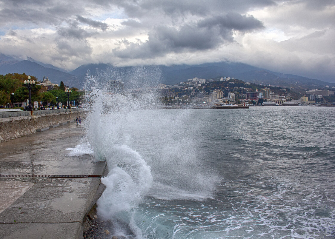 * - Александр Лисовский