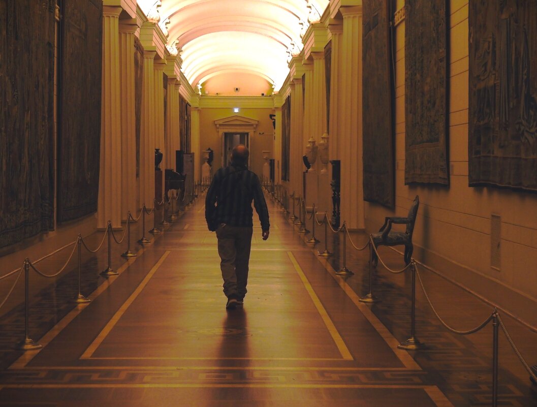 В залах Эрмитажа - Магомед . В залах Эрмитажа - Магомед .