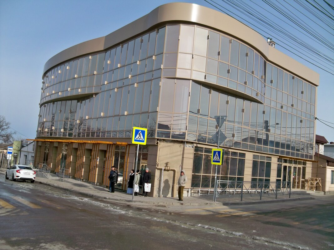 Перекрёсток улиц Чехова и Нижне госпитальной - Валентин Семчишин Перекрёсток улиц Чехова и Нижне госпитальной - Валентин Семчишин