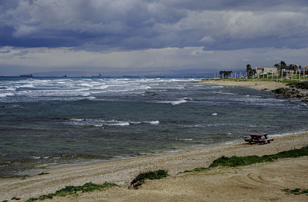 Прохладно, ветрено и немного дождливо - Эмиль Прохладно, ветрено и немного дождливо - Эмиль
