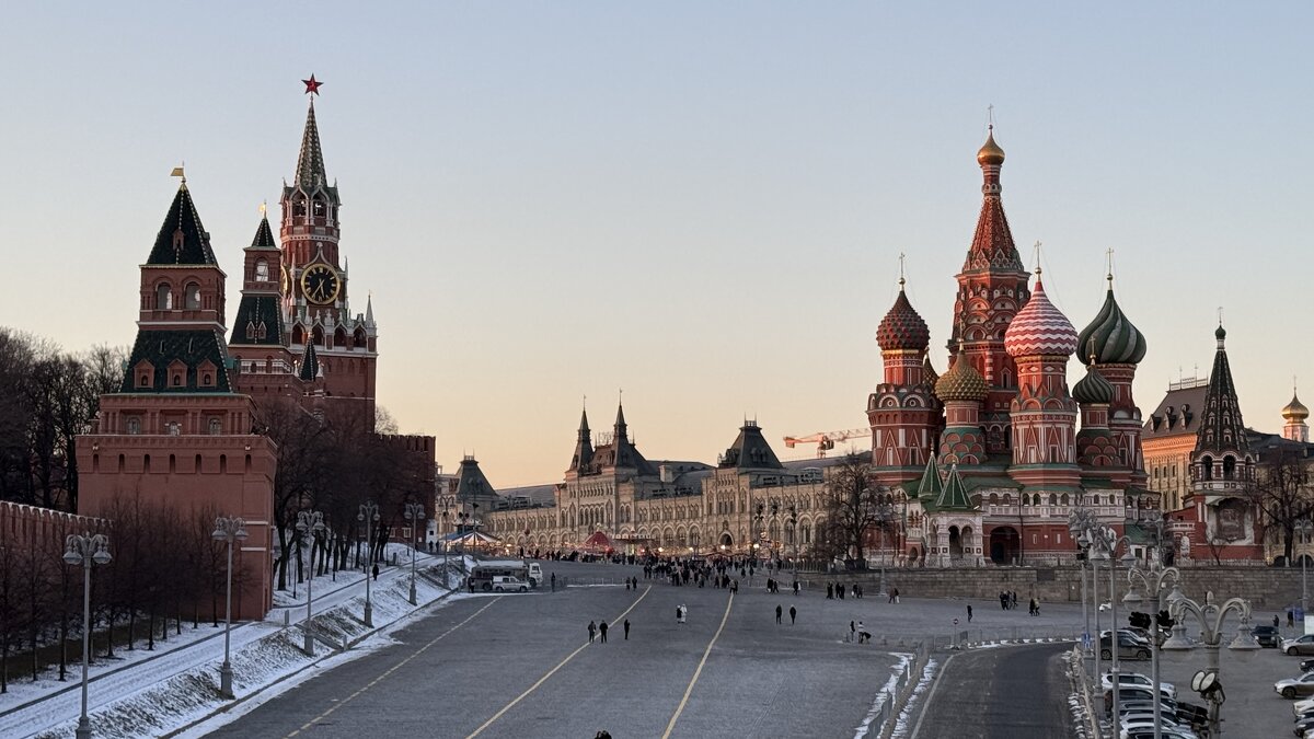 Спасская башня и храм Василия Блаженного - <<< Наташа >>>