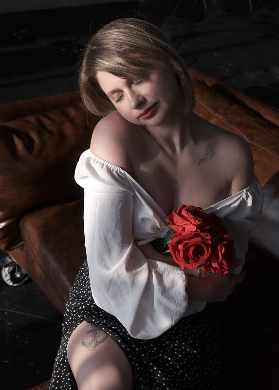 Девушка с розами - Dmitry i Mary S