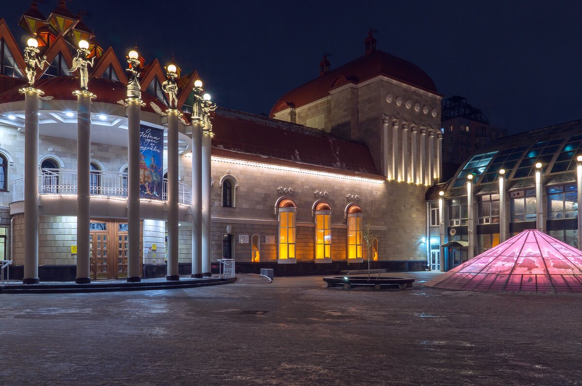 Зимним вечером у Кукольного театра - София Зимним вечером у Кукольного театра - София