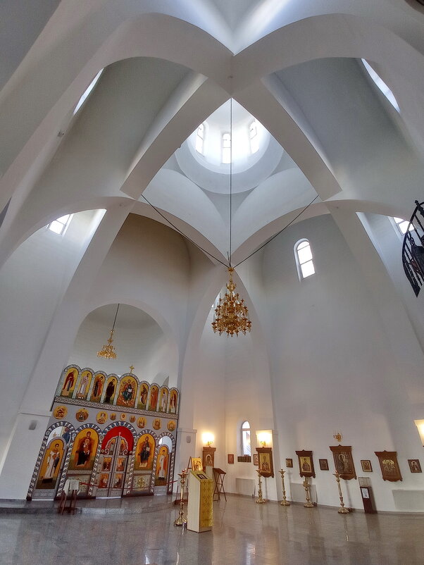 Интерьер новой церкви - Александр Чеботарь Интерьер новой церкви - Александр Чеботарь