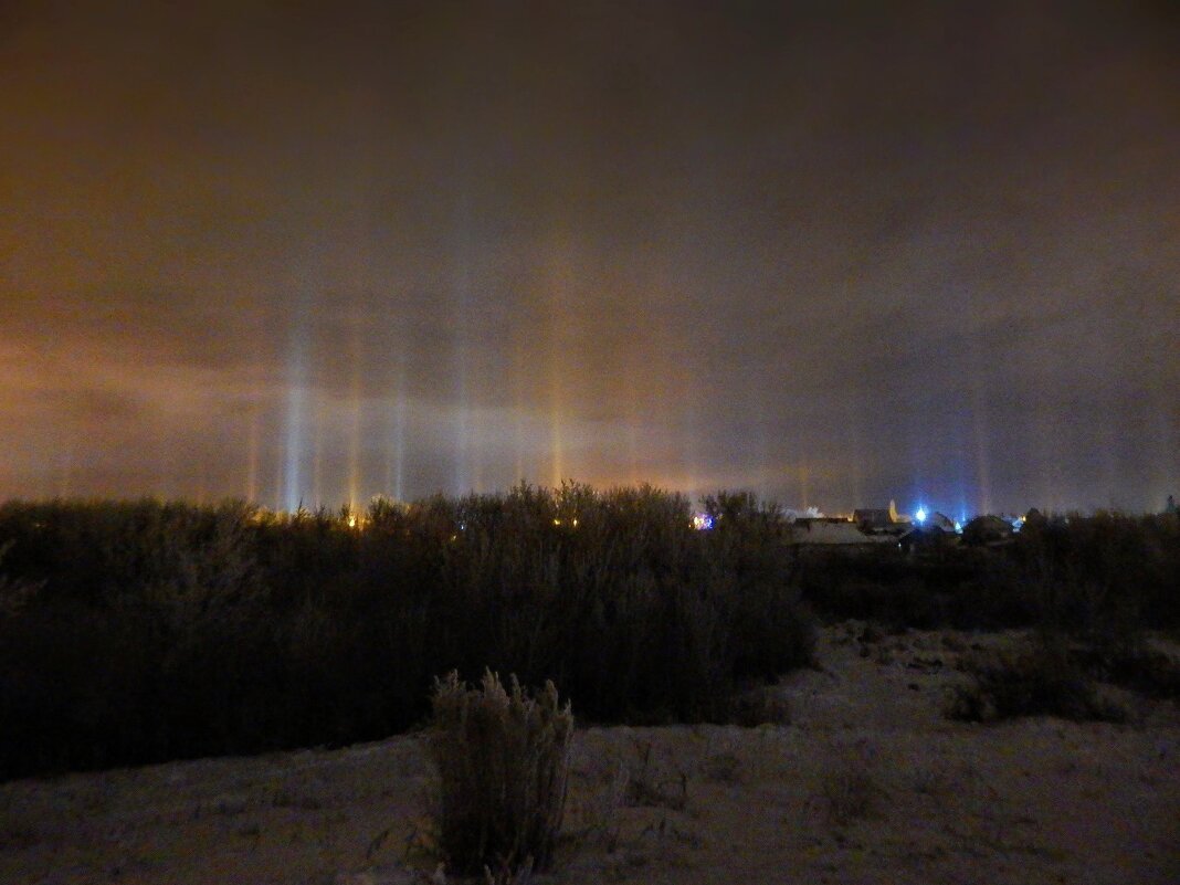 Световые столбы!  ...  ( рассветный час  ) - Елена Хайдукова  ( Elena Fly )