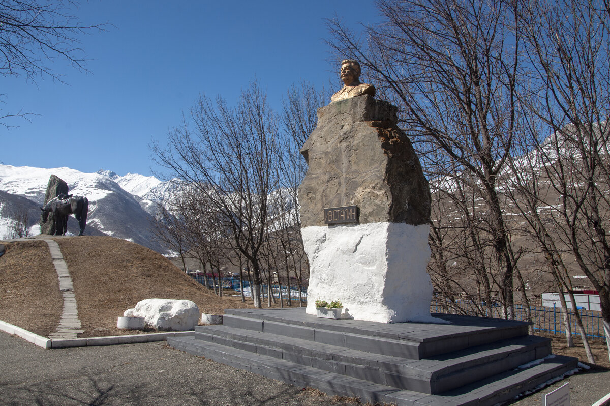 Горная Осетия. 2022 год. Мемориальный комплекс в Куртатинском ущелье - Gen Горная Осетия. 2022 год. Мемориальный комплекс в Куртатинском ущелье - Gen