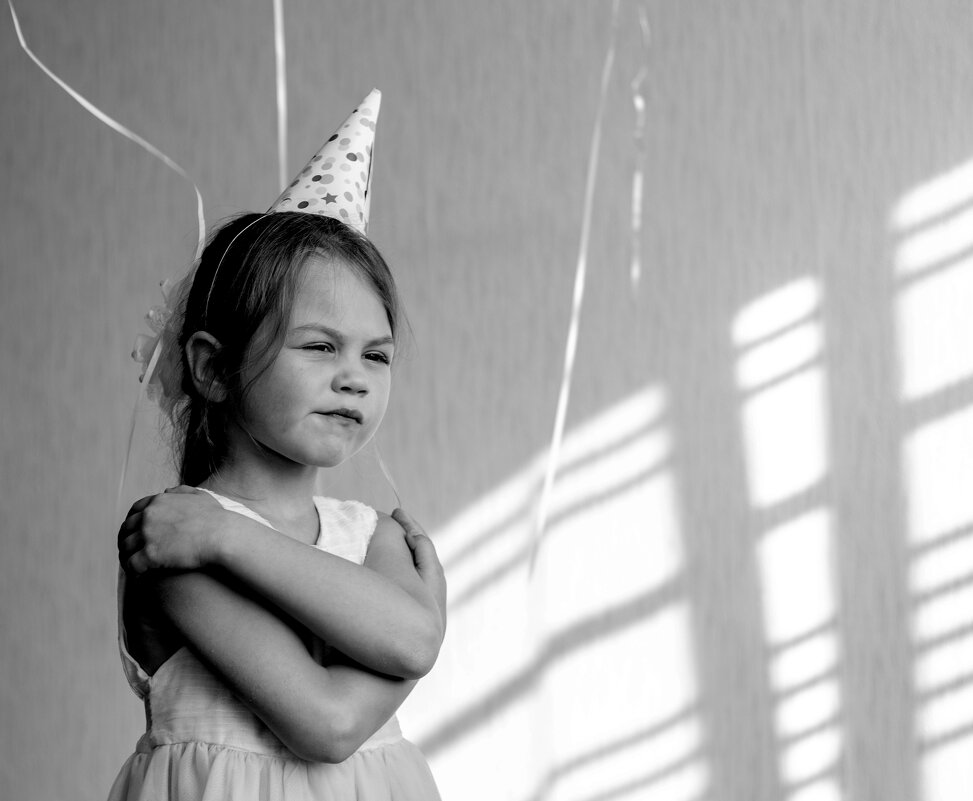 Что-то мало подарков, я недовольная... - Станислав Мутовин