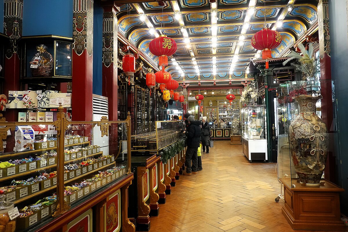 Яркие росписи на стенах и потолке - Татьяна Помогалова