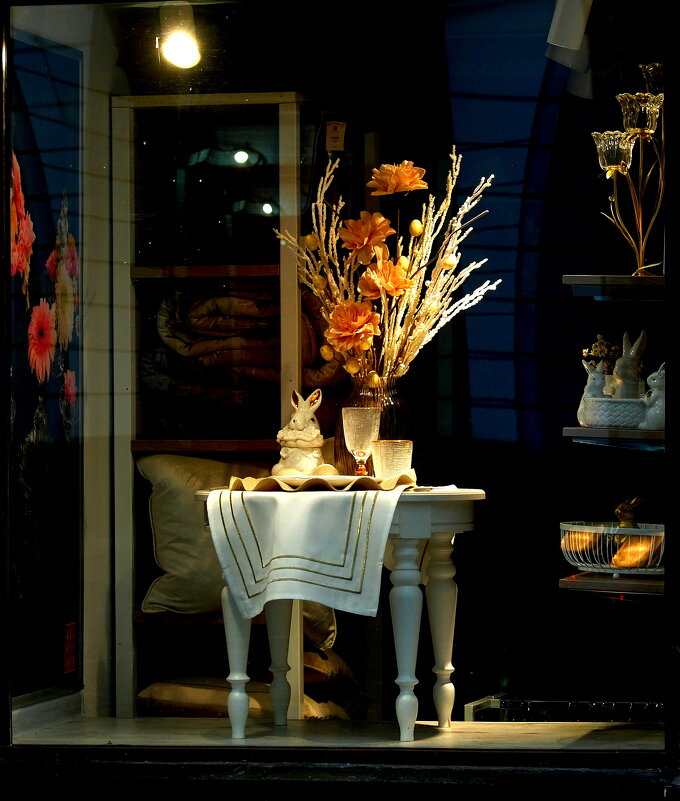 Витрина магазина на Маросейке. - Лютый Дровосек Витрина магазина на Маросейке. - Лютый Дровосек