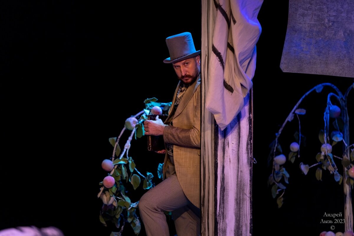 Донецкий государственный академический музыкально-драматический театр им. М.М.Бровуна - Андрей Lyz Донецкий государственный академический музыкально-драматический театр им. М.М.Бровуна - Андрей Lyz