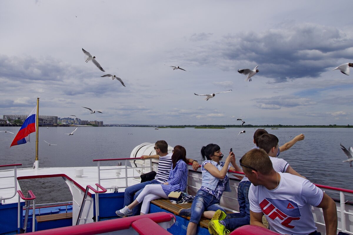 Прогулка по Волге - Сергей Швечков Прогулка по Волге - Сергей Швечков