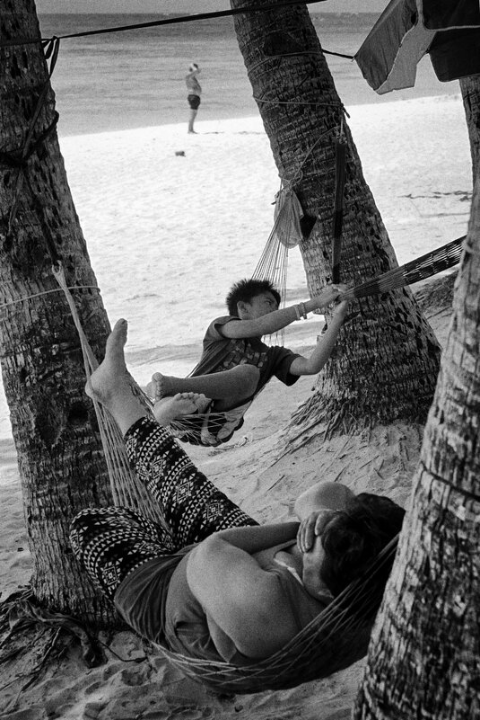 На пляже - Владимир Нефедов