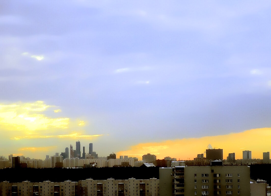 Закат. Городской пейзаж. - Ольга Довженко