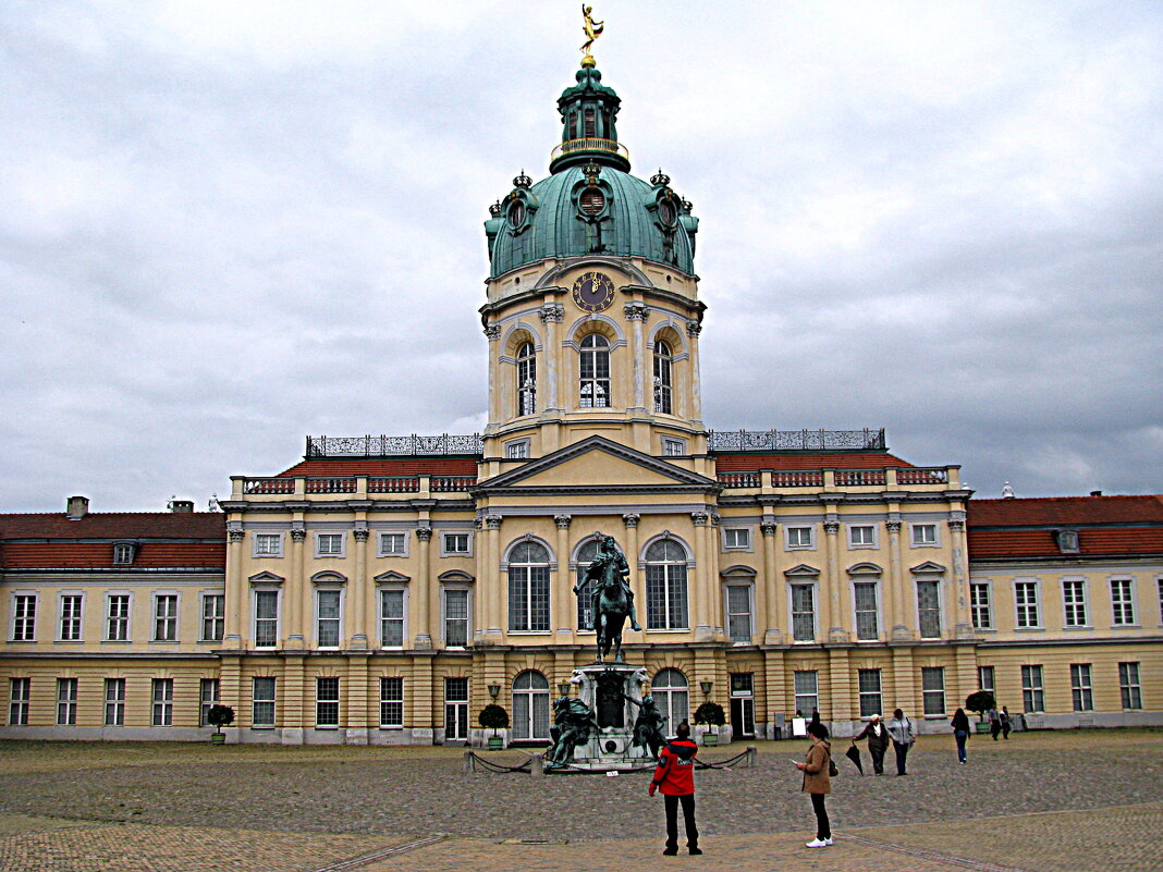 Дворец Шарлоттенбург. - Владимир Драгунский Дворец Шарлоттенбург. - Владимир Драгунский