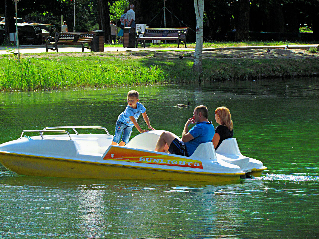 Семья отдыхает - Валентин Семчишин Семья отдыхает - Валентин Семчишин