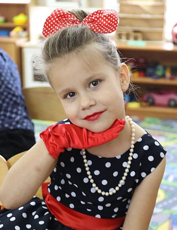 Модница в детском саду - Владимир Волик Модница в детском саду - Владимир Волик