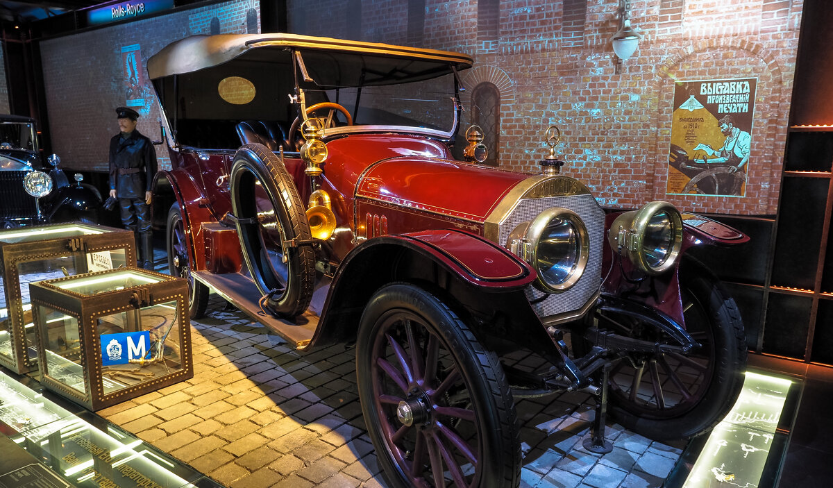 Автомобиль для Императора - юрий поляков Автомобиль для Императора - юрий поляков