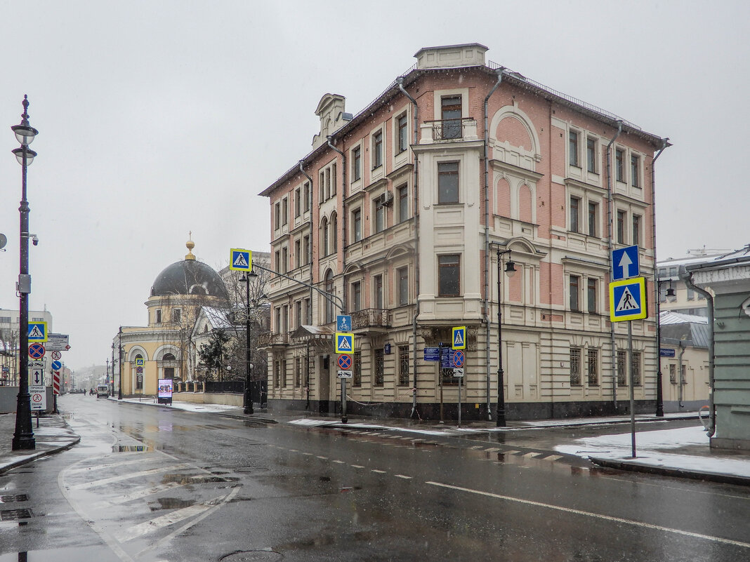 угловой дом - Сергей Лындин угловой дом - Сергей Лындин