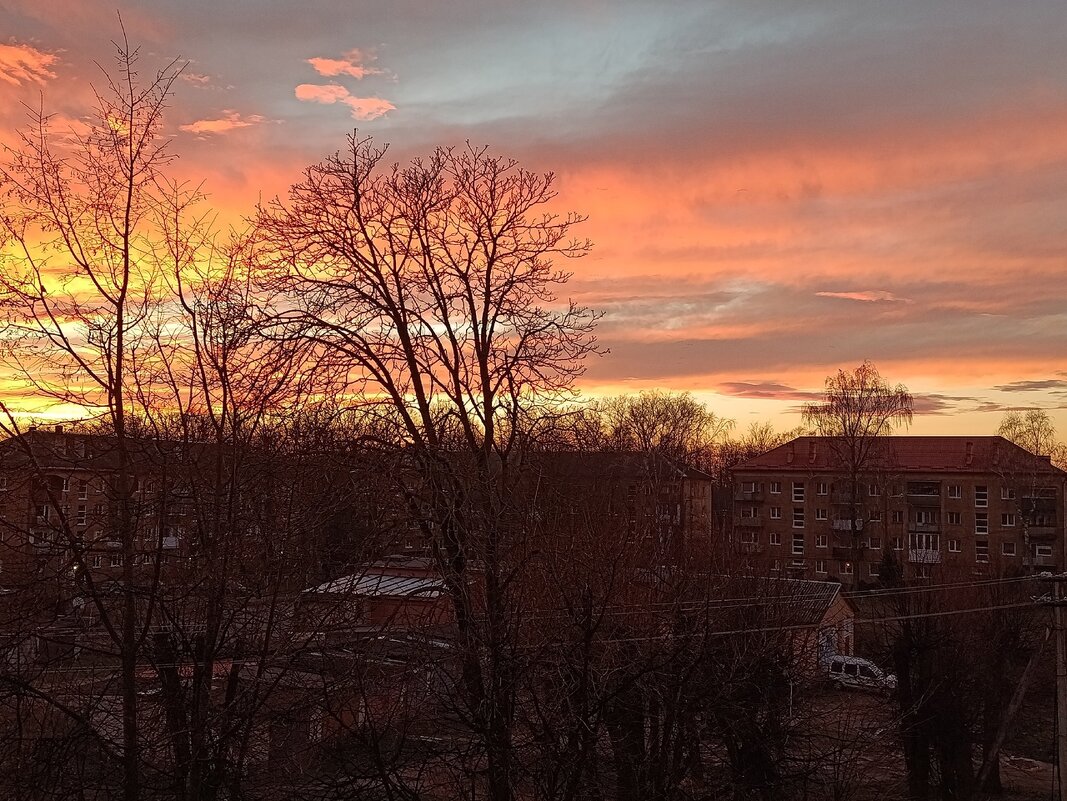 Закат в багровых тонах... - Людмила Жданова