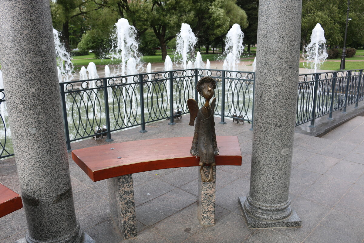 Скамейка с ангелом - Ольга Скамейка с ангелом - Ольга