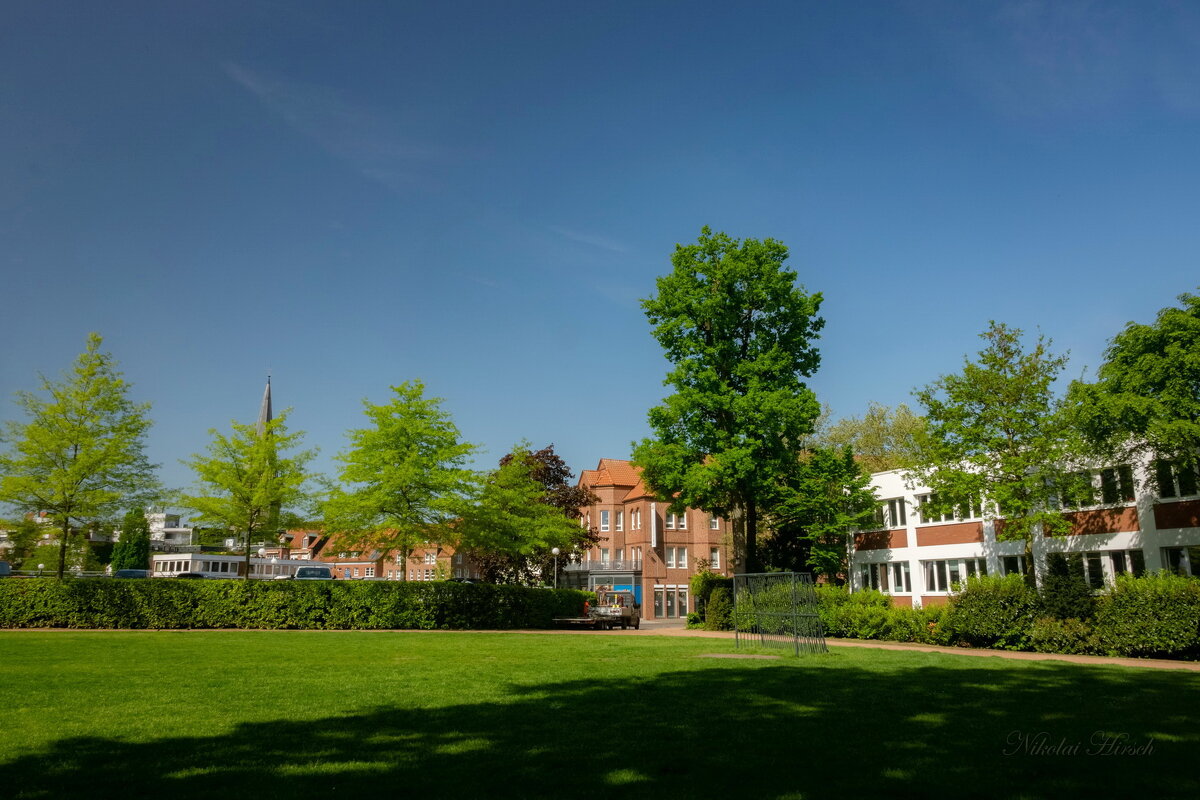 На окраине парка... - Николай Гирш На окраине парка... - Николай Гирш