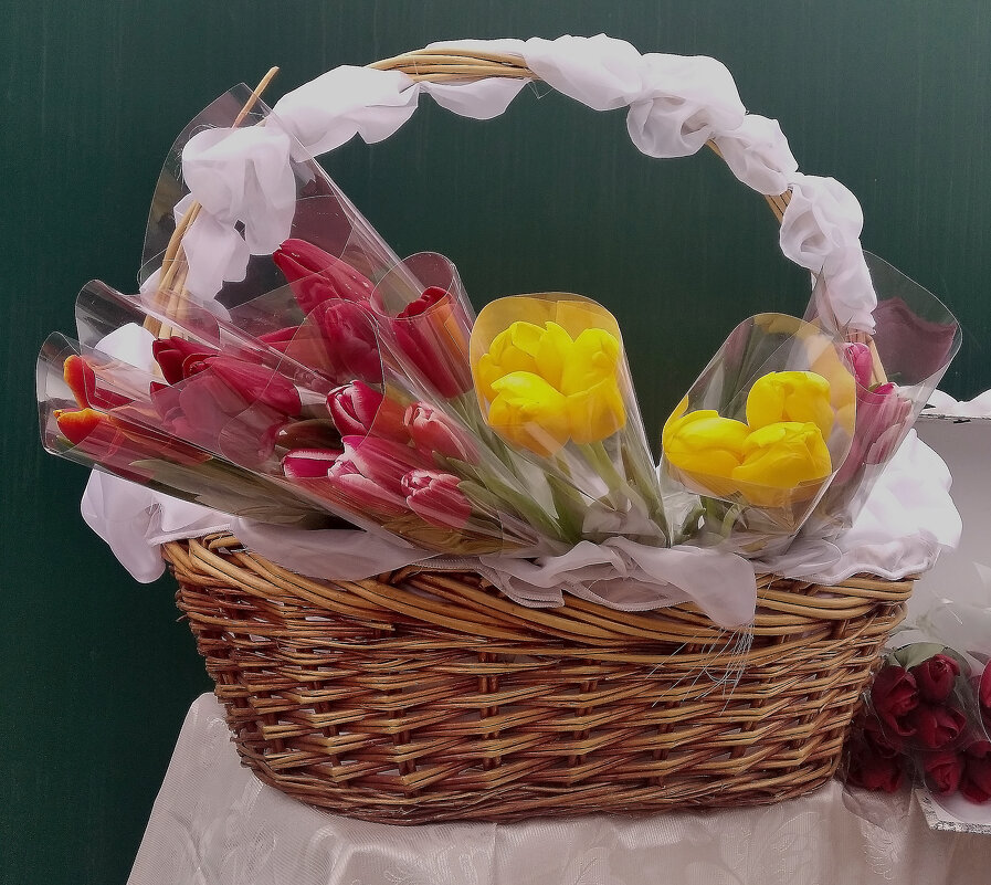 С праздником, милые женщины! - Валентина Нефёдова С праздником, милые женщины! - Валентина Нефёдова