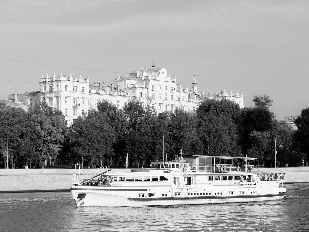 Прогулочный теплоход (вспоминая лето) - photo Bo Прогулочный теплоход (вспоминая лето) - photo Bo