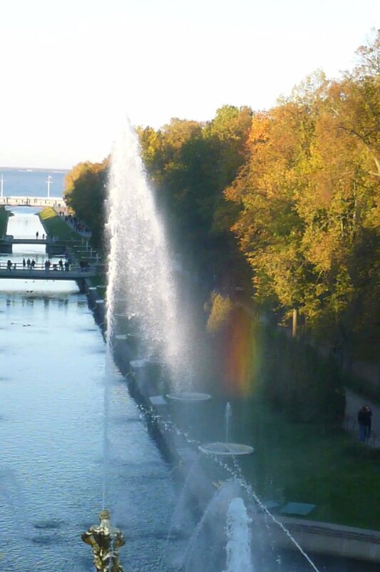 Радуга в брызгах фонтана "Самсон". Петергоф. - Надежда 