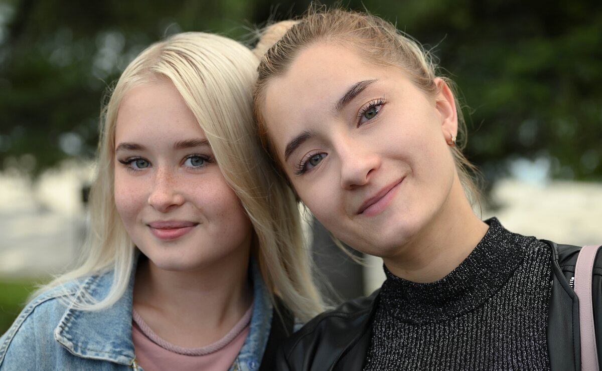 Уличное фото. Подружки. - Андрей В.