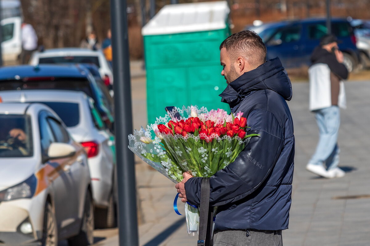 Любитель тюльпанов и женщин. - Анатолий. Chesnavik.