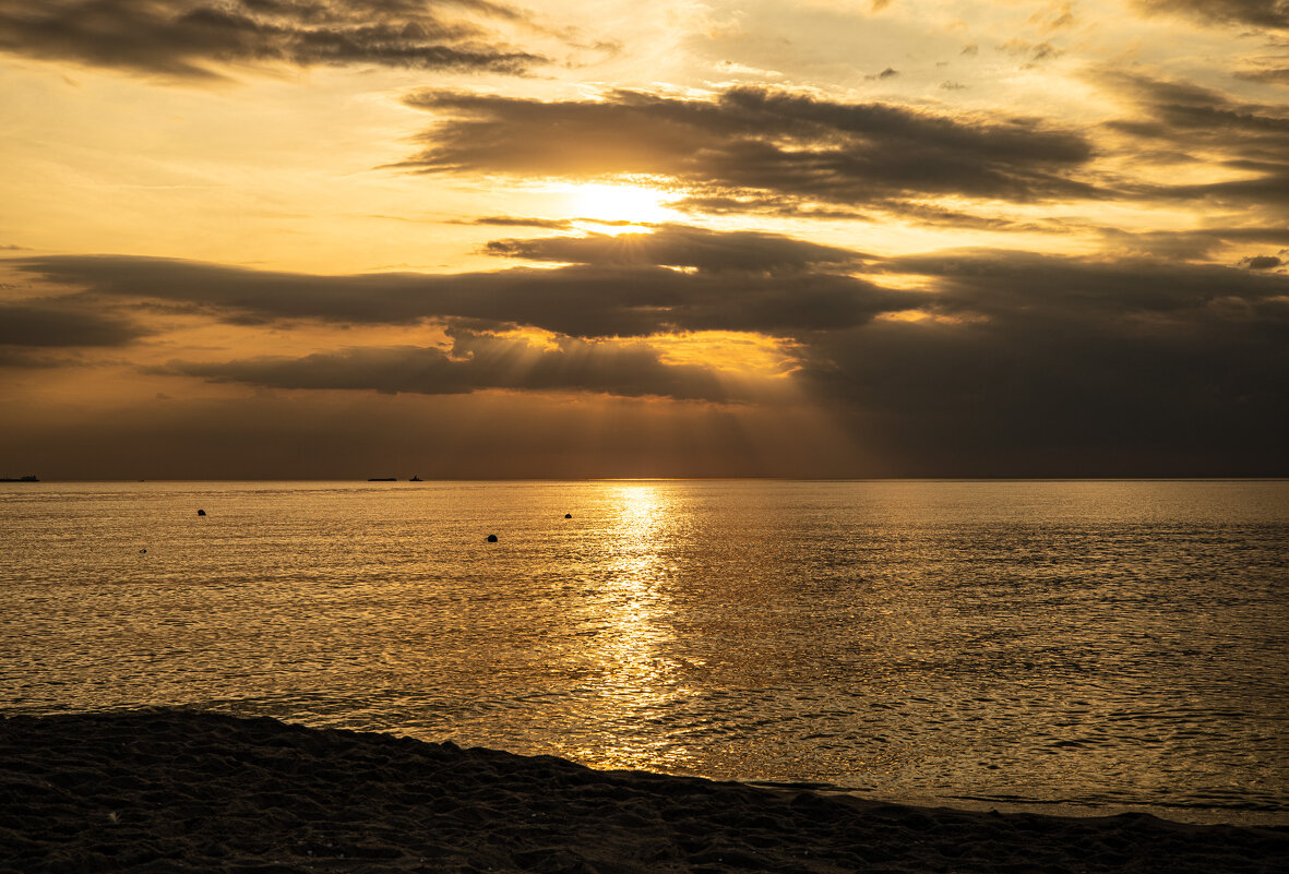Каждый человек в этой жизни должен встретить закат на море! - Анастасия Фотографовна Каждый человек в этой жизни должен встретить закат на море! - Анастасия Фотографовна
