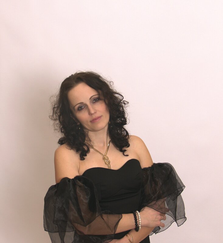 В черном платье - Олег 