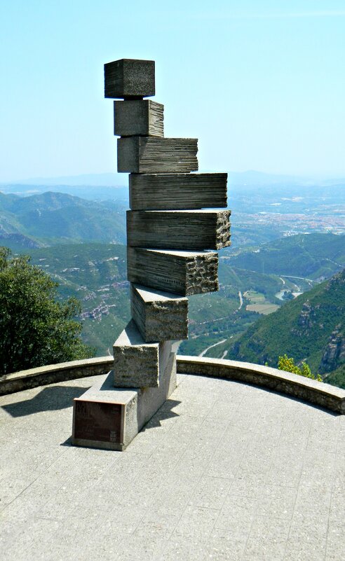 Памятник Раймонду Луллию. Монастырь Монсеррат, Каталония - Павленко Михаил Памятник Раймонду Луллию. Монастырь Монсеррат, Каталония - Павленко Михаил