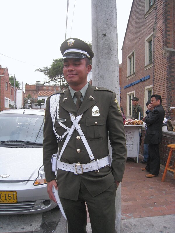 Доблестный военнослужащий Вооружённых сил Колумбии. - unix (Илья Утропов) Доблестный военнослужащий Вооружённых сил Колумбии. - unix (Илья Утропов)