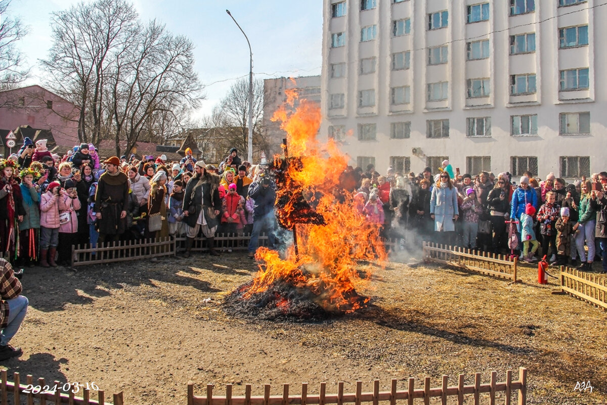 *** - Роланд Дубровский