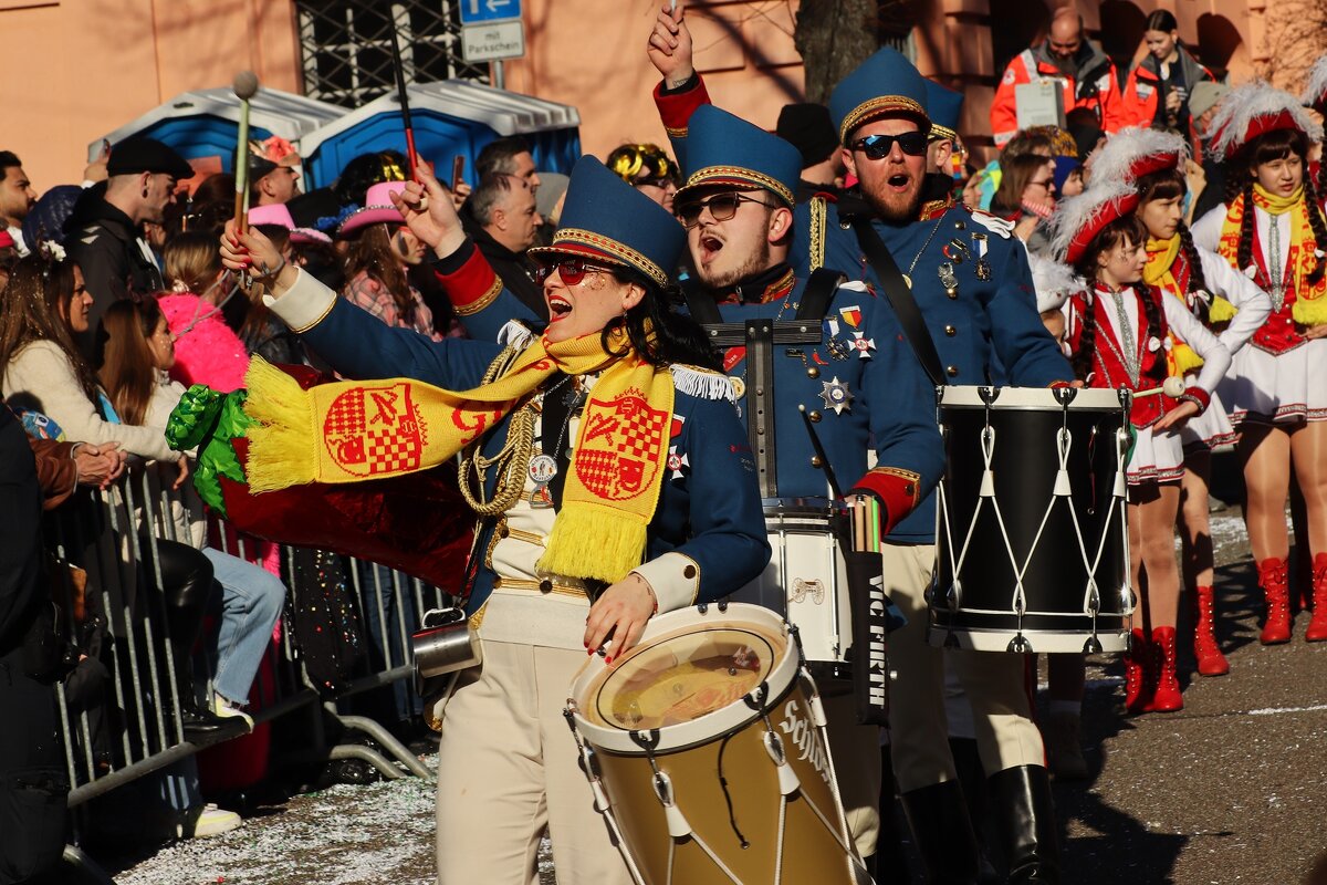 Карнавал - Юрий. Шмаков