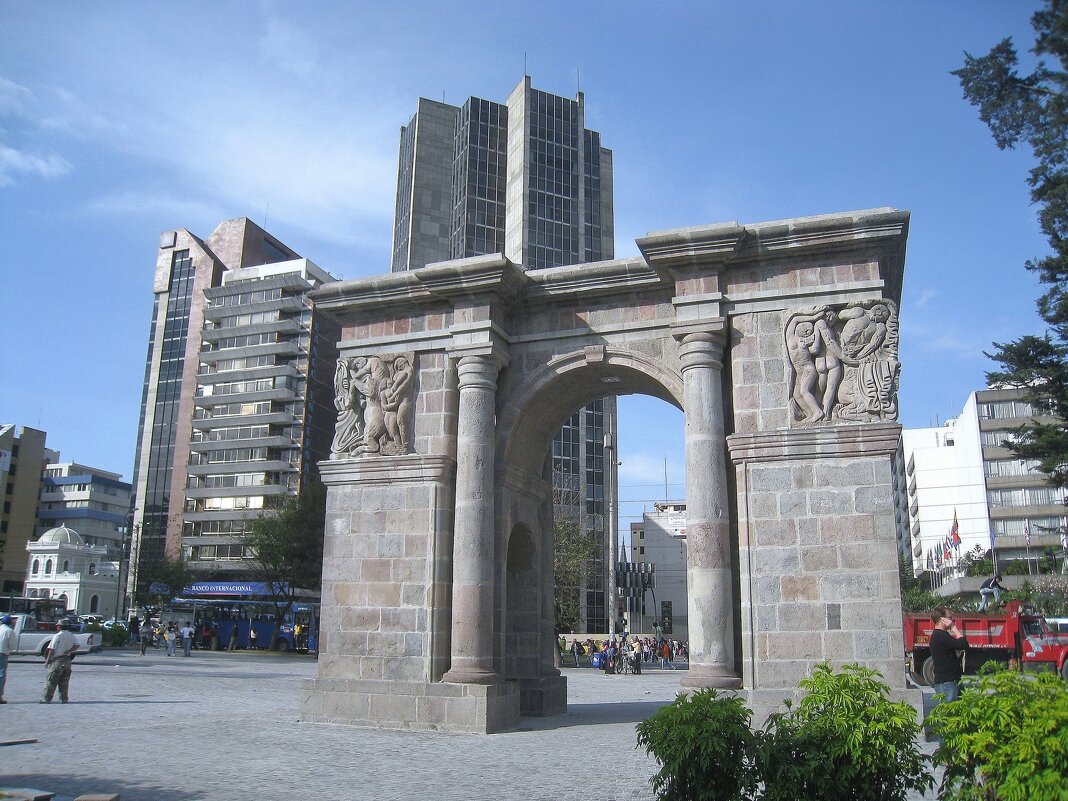 Арко-де-ла-Черказиана в Кито. - unix (Илья Утропов) Арко-де-ла-Черказиана в Кито. - unix (Илья Утропов)