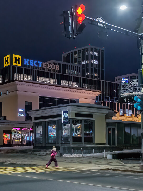 Среди стеклянно-бетонных исполинов... - Сергей Шатохин 