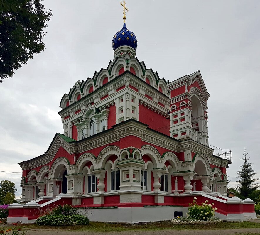 Церковь в честь первоверховных апостолов Петра и Павла - Galina Solovova
