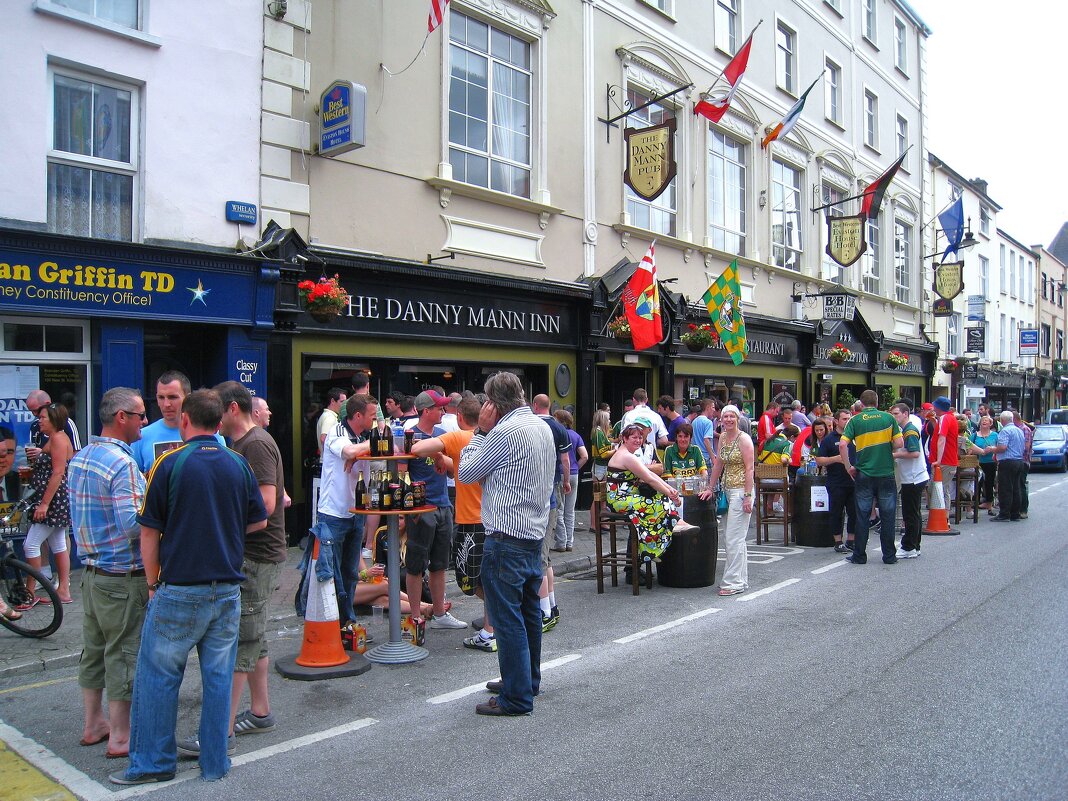 Культурно отдыхающие в выходной день ирландские граждане. - unix (Илья Утропов) Культурно отдыхающие в выходной день ирландские граждане. - unix (Илья Утропов)