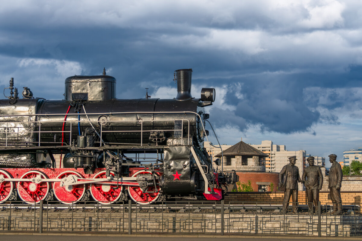 Памятник железнодорожникам в Белгороде - Игорь Сикорский