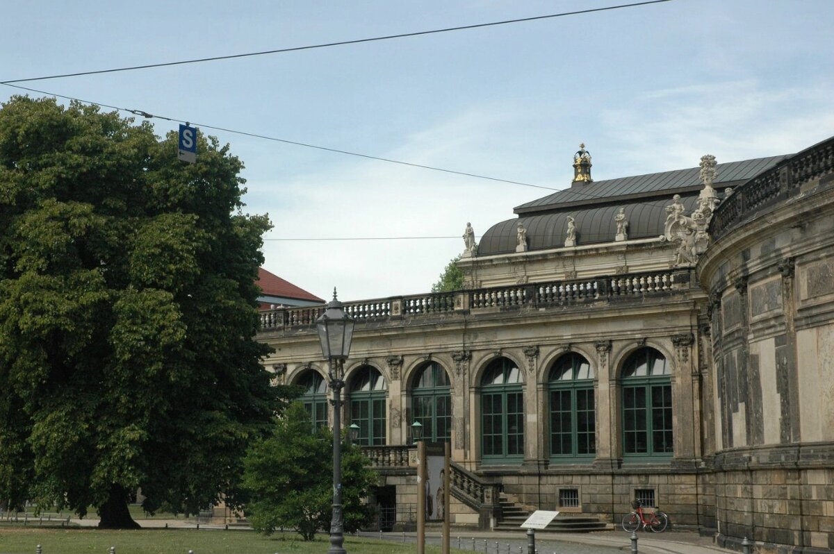 Левая сторона дворца Цвингер - Alexandra Sakharova