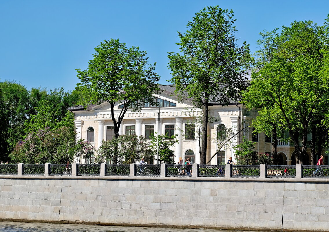 Особняк на Лужнецкой набережной - Валерий Судачок Особняк на Лужнецкой набережной - Валерий Судачок