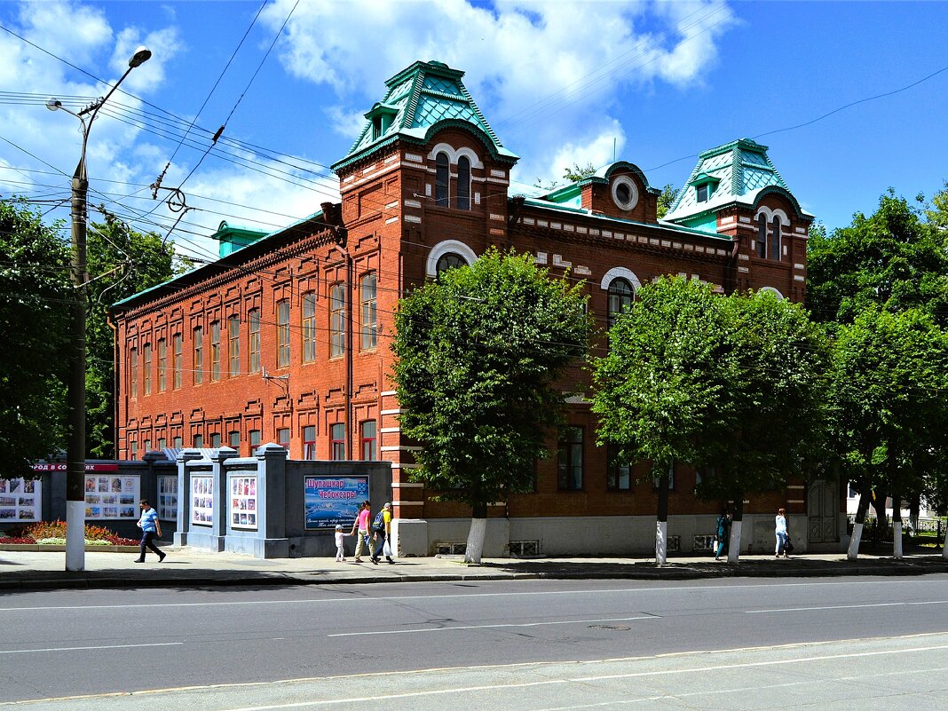 Чебоксары. Здание бывшего народного начального училища. - Пётр Чернега Чебоксары. Здание бывшего народного начального училища. - Пётр Чернега