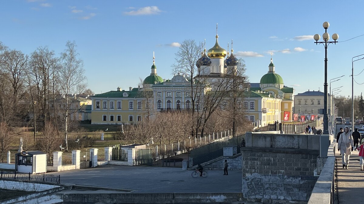 Спуск с моста на набережную Михаила Ярославича. - Olga Oskolkova Спуск с моста на набережную Михаила Ярославича. - Olga Oskolkova