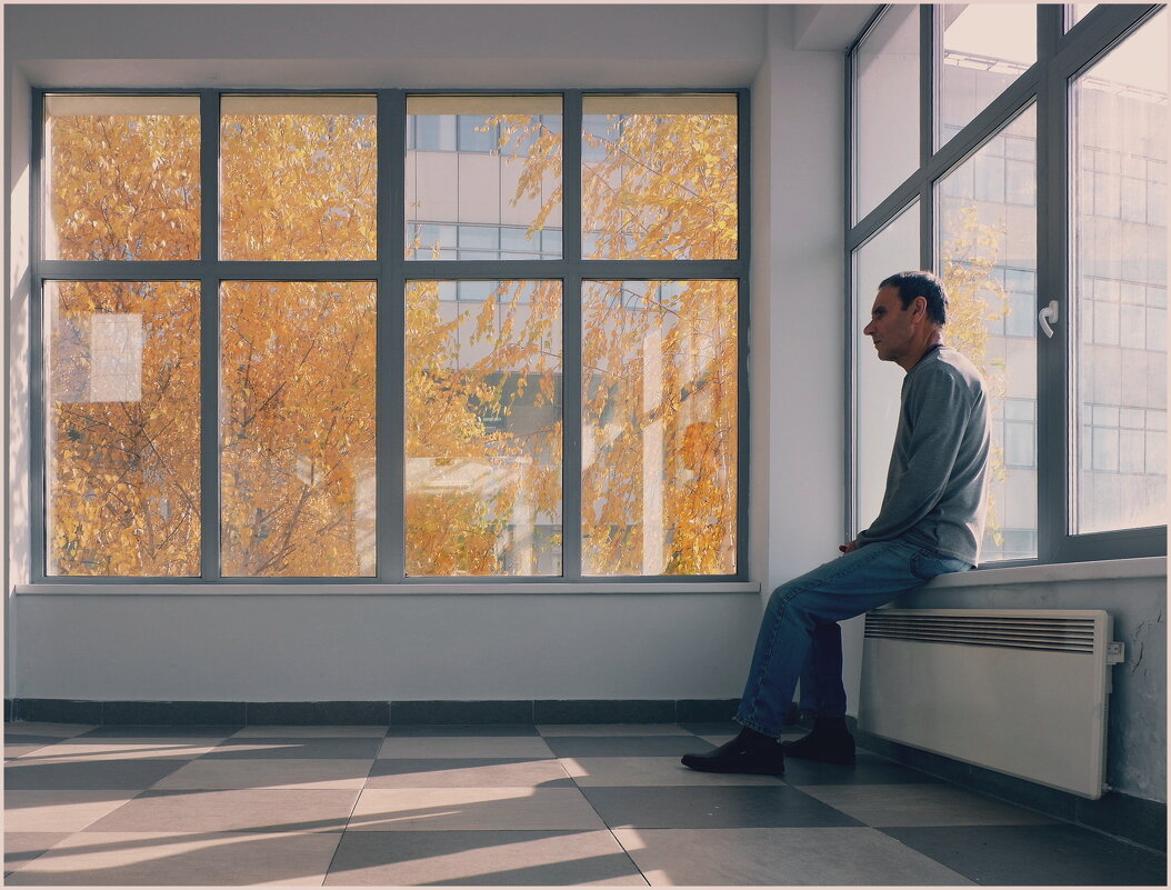 Виктор, осень, проход между корпусами - Алексей Хвастунов Виктор, осень, проход между корпусами - Алексей Хвастунов