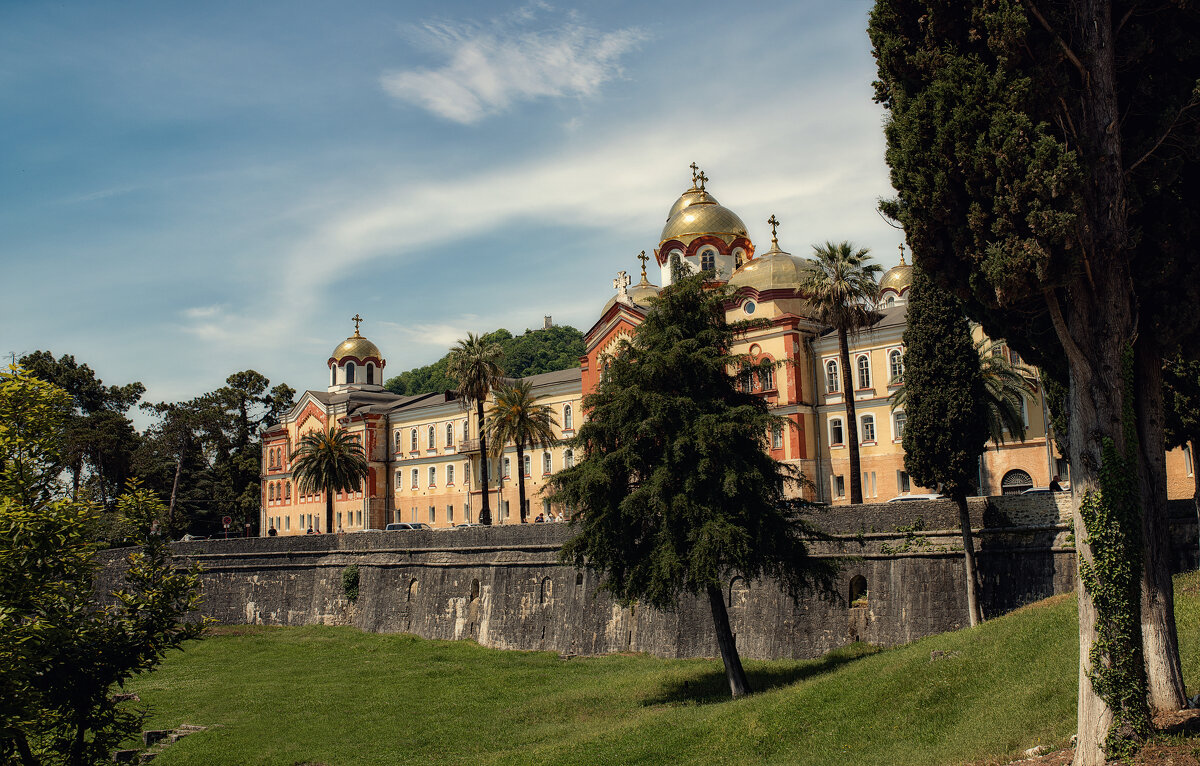 Новоафонский монастырь - Лилия . Новоафонский монастырь - Лилия .