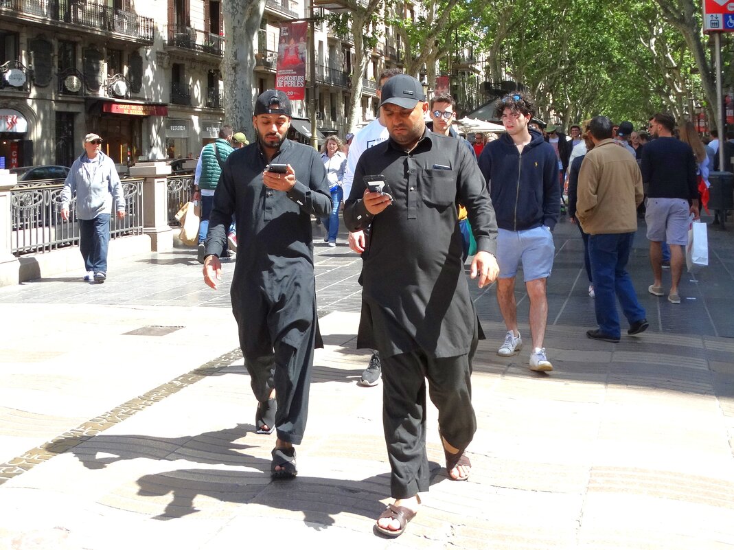 Прохожие в Барселоне - svk *